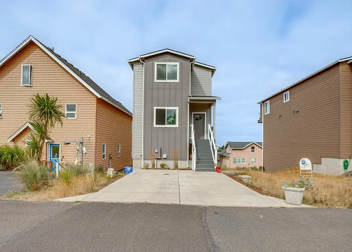 Walk To Beach: Coastal Tillamook Home W/ Desk!